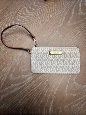 Michael Kors Jet Set Small Wristlet Clutch Wallet Signature Monogram Vanilla